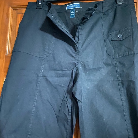 KAREN SCOTT KNEE LENGTH SHORTS - Picture 2 of 11